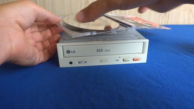✔ НЕ ВЫБРОСЬ СТАРЫЙ CD ROM ▶ Музыкальный Проигрыватель из старого привода CD смотреть онлайн