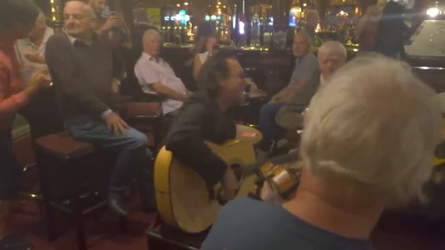 Bono tribute artist Pavel Sfera @ www.bonodouble.com with local Irish band in a pub in Dublin. смотреть онлайн