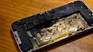 Что делать, если телефон упал в воду? 5 шагов по спасению смартфона после воды