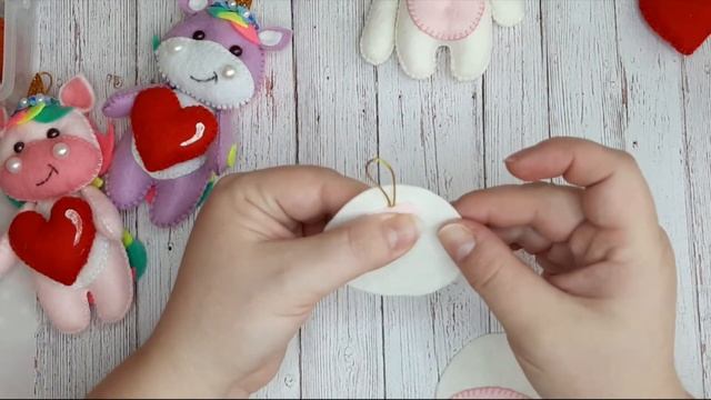 Единорог брелок из фетра своими руками/ DIY Felt Unicorn Keychain смотреть онлайн