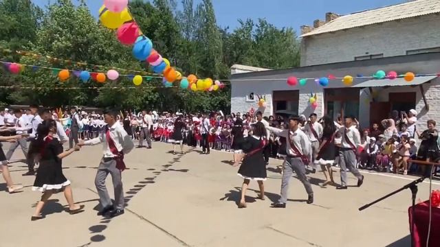 Выпускной вальс 2022. С.О.Ш №2 им.К.Осмонкулова. 11-«А»класс смотреть онлайн