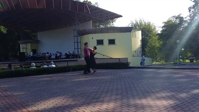 И снова суббота... И снова вальс в парке городском... смотреть онлайн