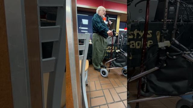 Hold you in my arms by Papa Cleo Moore смотреть онлайн