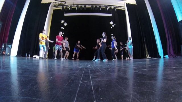 Начинающая группа учит "Do you love me"...:))) смотреть онлайн