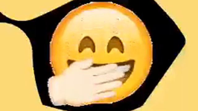 Смайл смеётся