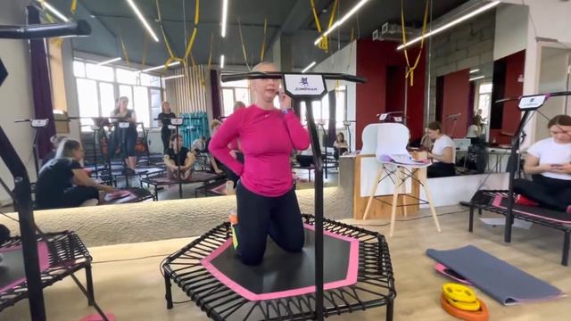 Как отжиматься на батуте? Jumping Fitness Power & Functional смотреть онлайн