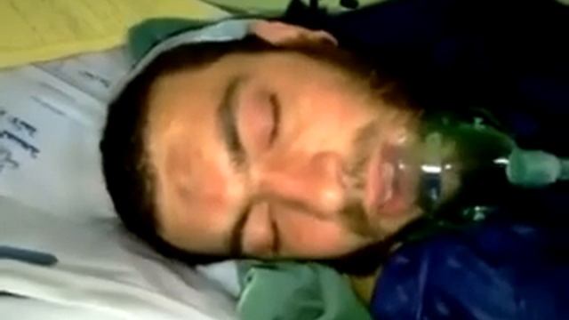 Он в коме читает Каран смотреть онлайн