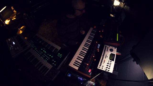 Here | Spectralis hybrid drums, Prophet 12, SH-101 Electronic смотреть онлайн