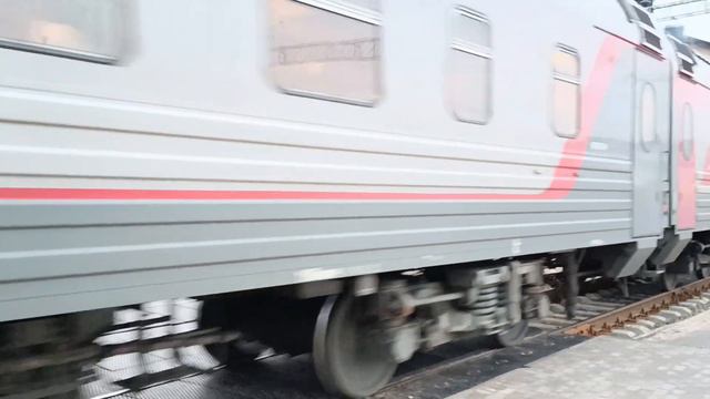 ЧС4т-490 отправляется с поездом Минск - Москва