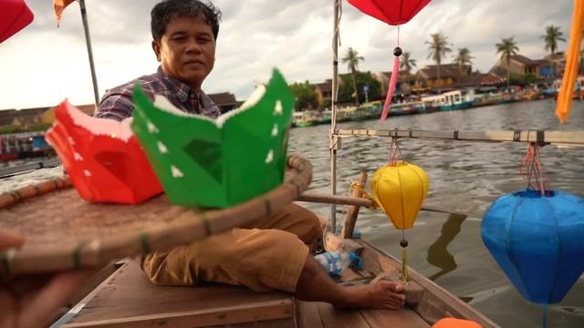 Best thing to do in Hoi An Vietnam (river boat ride) смотреть онлайн