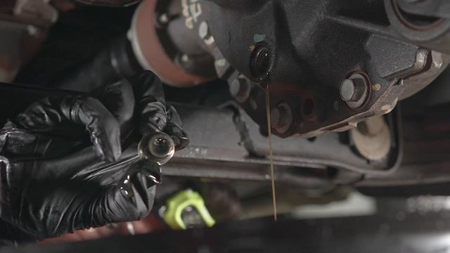 How To Change The Front Differential Oil - Mazda BT-50 / Ford Ranger || 4WD Maintenance смотреть онлайн