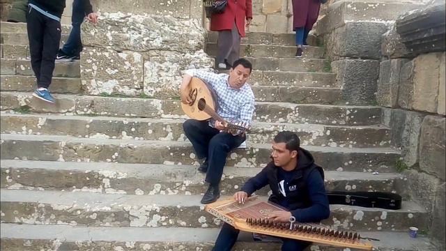 Уличные музыканты играют на традиционных инструментах! Алжир/ Street musicians. смотреть онлайн