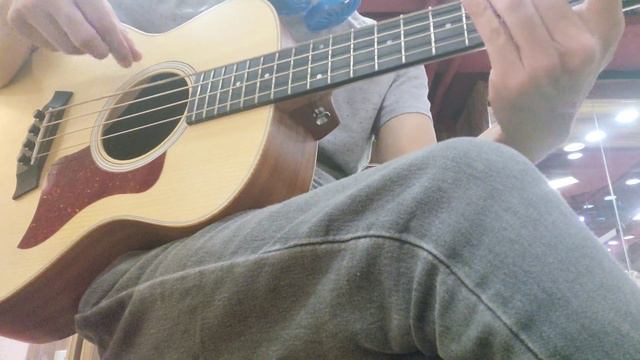 Taylor Acoustic bass GSMINIE 4k-like it, though this was setup with a bit loose action! смотреть онлайн