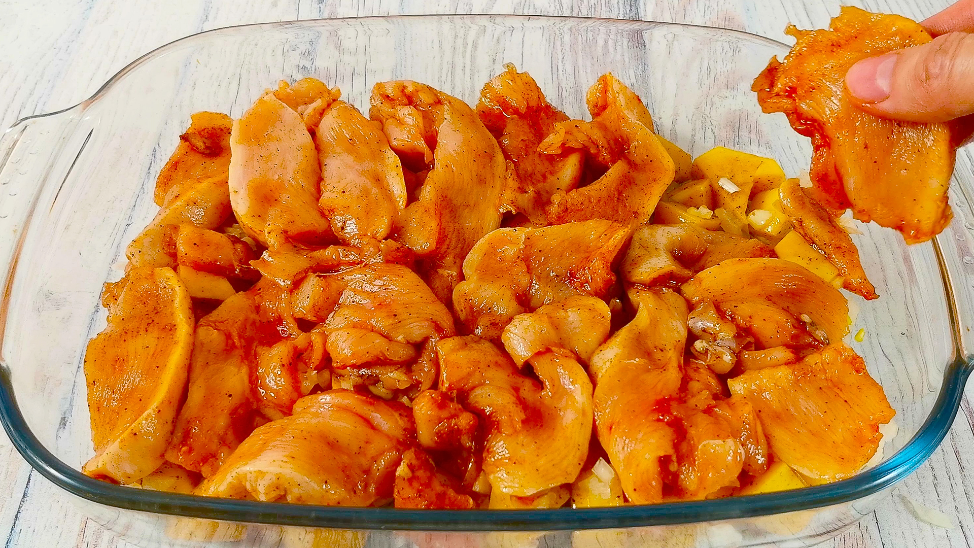 Вкусный рецепт куриного филе с картошкой и грибами. Запоминающийся ужин для всей семьи смотреть онлайн