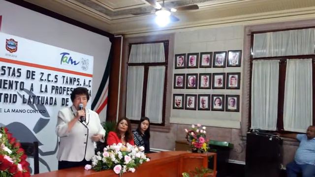 Recibe un reconocimiento Lic Astrid Lattuada como profecionista del año(1) смотреть онлайн
