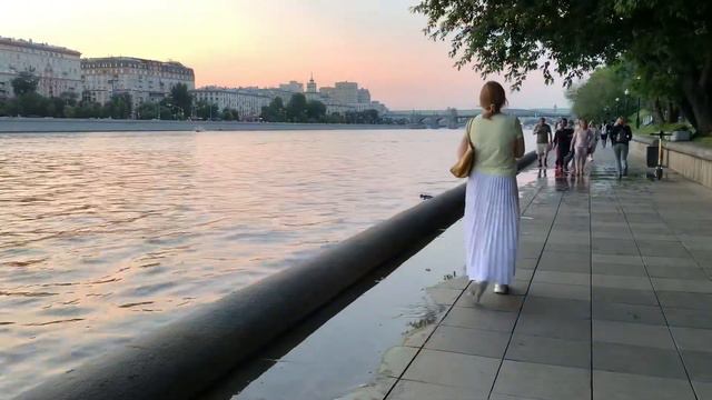 Прогулка в парке Горького смотреть онлайн