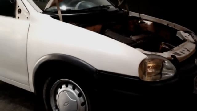 Envelopamento Corsa branco brilhante ANTES E DEPOIS. UPGRADE GARAGE Envelopamento ;) смотреть онлайн