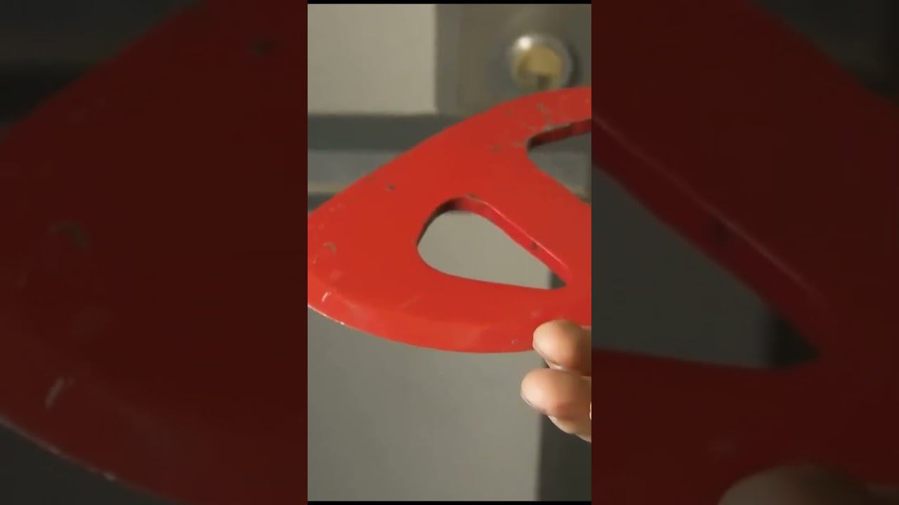 зачем пилоту ТОПОР??? #факты #авиация #shorts смотреть онлайн