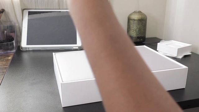 2020 space grey macbook air m1 chip unboxing + 1st gen airpods смотреть онлайн