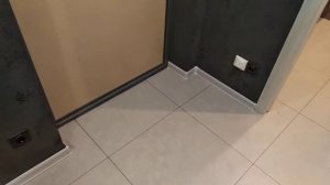 Быстрая установка плинтусов без сверления и пыли к любой стене