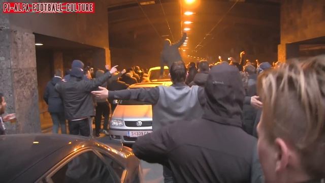 Ajax fans marching through Salzburg смотреть онлайн