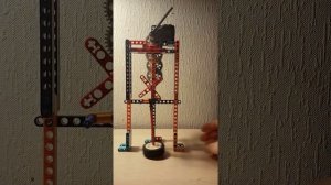 Часы из лего с маятником