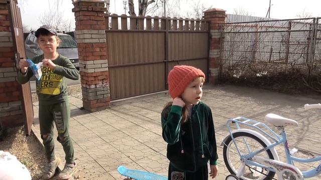 Оставили нам внученьку с ночёвкой . Ютуб закроют 4 апреля? 2.04.22.