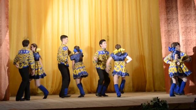 Веселая компания "Деревенька" смотреть онлайн