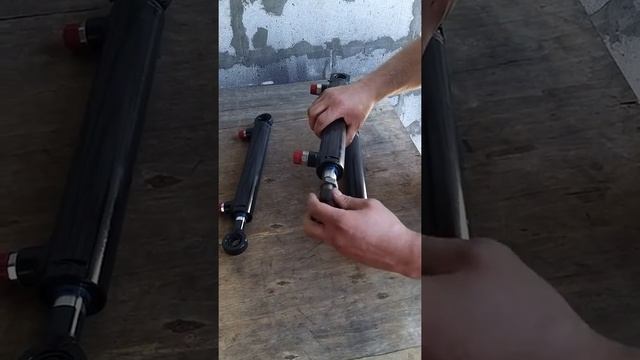 Цилиндр цс40 с штоком 25 (ухо-ухо и ухо-резьба) , выход штока 250мм их виды смотреть онлайн