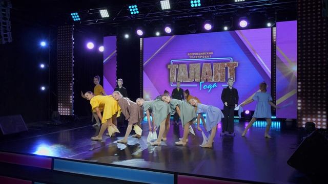 О чём говорят девчонки. Ансамбль современного и эстрадного танца "Запад" смотреть онлайн