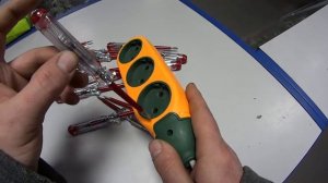 Как определить фазу и ноль отвёрткой индикатором.?