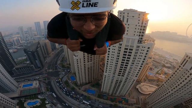World’s longest urban zipline ride at Dubai Marina смотреть онлайн