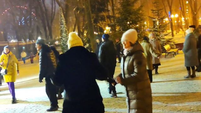 Танцы в парке Горького Харьков Декабрь 2021 смотреть онлайн