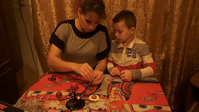 собераем макет солнечной системы пытаемся назвать их по иминам)))))))))))))))))))