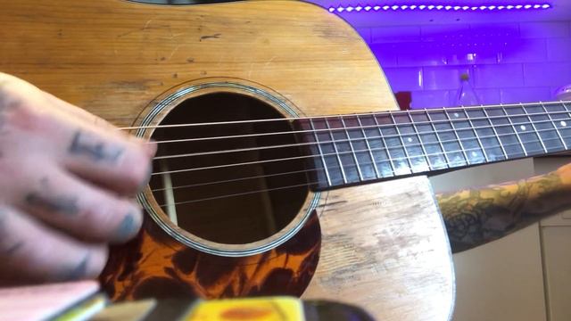 Acoustic guitar nut made from Buffalohorn soundtest смотреть онлайн