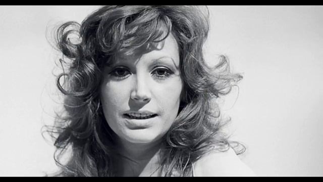 Алла Пугачёва Нас бьют, мы летаем смотреть онлайн