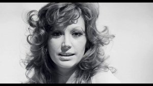 Алла Пугачёва   Нас бьют, мы летаем