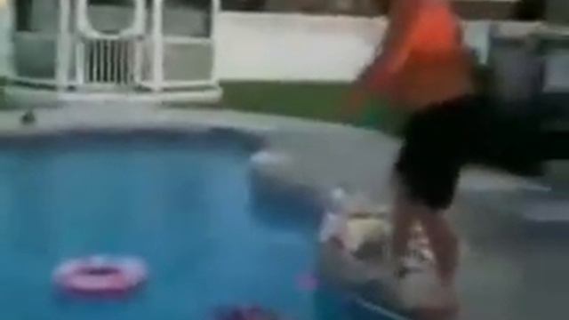 Здоровый мужик вошел в узкую окружность! Я РЖАЛ ПОЛ ЧАСА 1 смотреть онлайн