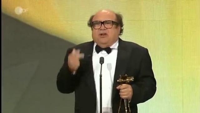 Goldene Kamera für Danny DeVito (2/2) смотреть онлайн