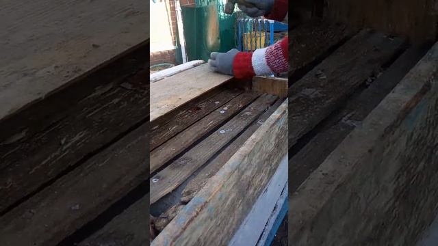 Будка женскими руками.