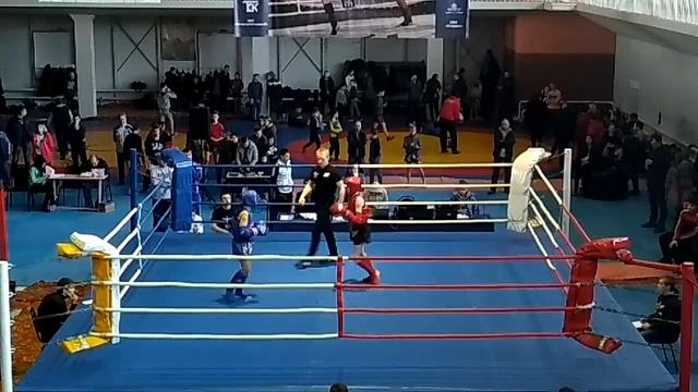Бой Танчука Сергея и Емельянова Максима смотреть онлайн