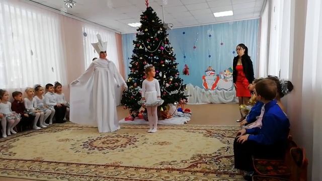 Новогодний праздник в подготовительной группе №11 МБДОУ "ЦРР д/с №53" смотреть онлайн