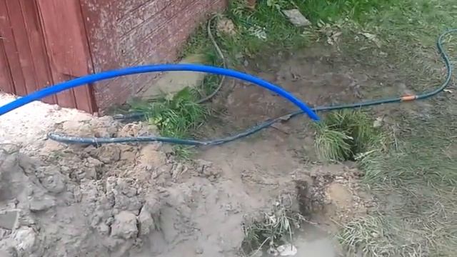 Бурение скважины на воду, вода течет сама без насоса, глубина скважины 27 м смотреть онлайн