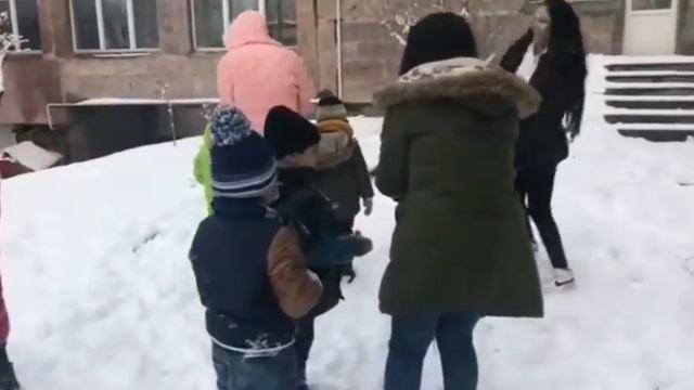 «Салки со снежками» смотреть онлайн
