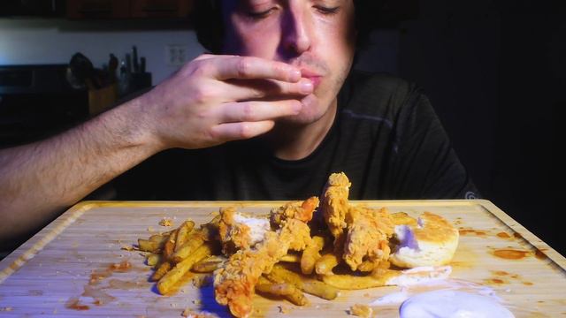 ASMR Popeyes Spicy Chicken Tenders 자막 字幕 उपशीर्षक ( Real Sounds ) Crispy Fried | Nomnomsammieboy смотреть онлайн