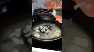 жарим курицу в сливках с куркумой.?