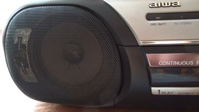 Двухкассетник батончик из девяностых Aiwa cs-w520 смотреть онлайн
