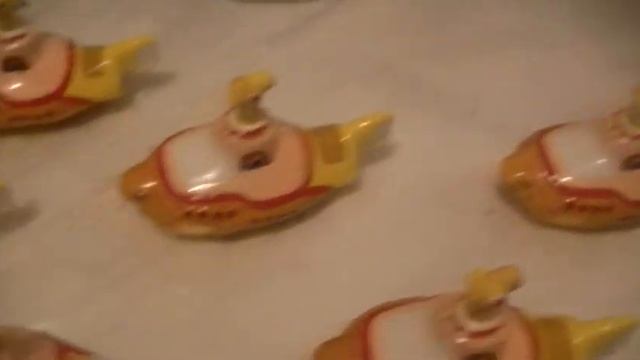 Beatles Yellow Submarine фарфор на продажу в супер состоянии смотреть онлайн