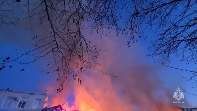 14.03.2023 В Симферополе ликвидирован пожар в складском помещении смотреть онлайн