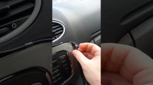 Крепление провода в машине на панели
